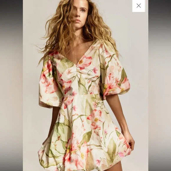 Floral H&M puff sleeve, bubble hem, cut out dress, sz small - Picture 3 of 7